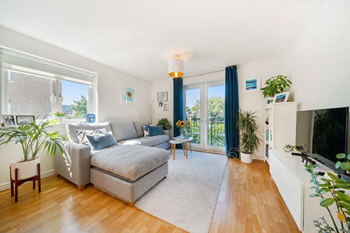 1 Bedroom Flat To Rent In Garratt Lane, London, SW18