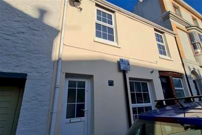 3 Bedroom House To Rent In Castle Street, Ryde, PO33