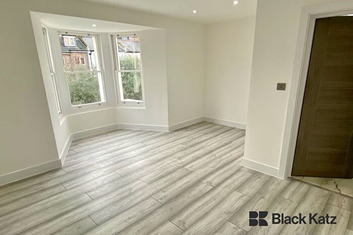 Studio To Rent In Old Kent Road, London, SE1