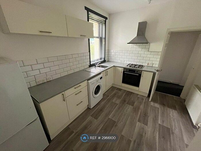 2 Bedroom Flat To Rent In Moncur Crescent, Dundee, DD3