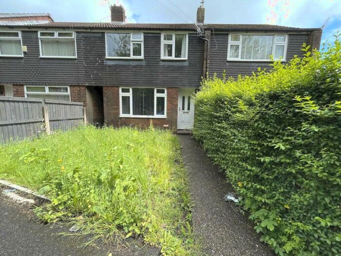 3 Bedroom Town House To Rent In Hopkin Avenue, Derker, OL1