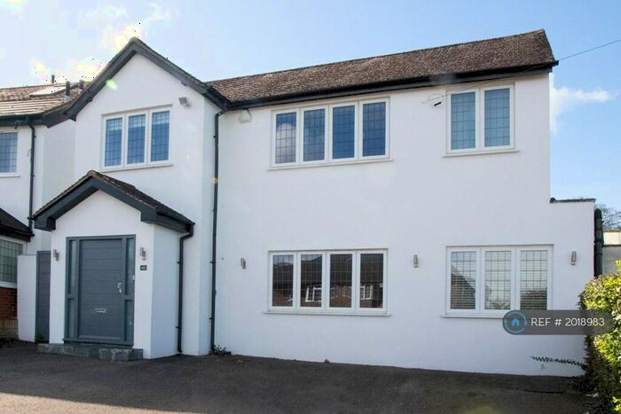 3 Bedroom Detached House To Rent In Silverston Way, Stanmore, HA7