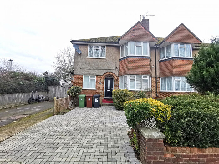 2 Bedroom Maisonette To Rent In The Walk, Potters Bar, EN6