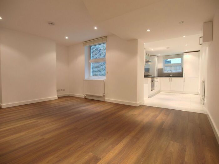 1 Bedroom Flat To Rent In Coningham Road, Shepherds Bush, W12