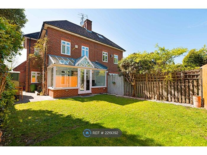 5 Bedroom Semi-Detached House To Rent In Abbotswood Road, London, SW16
