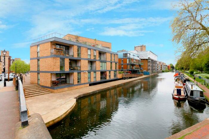 2 Bedroom Apartment To Rent In Gunmakers Lane, London, E3