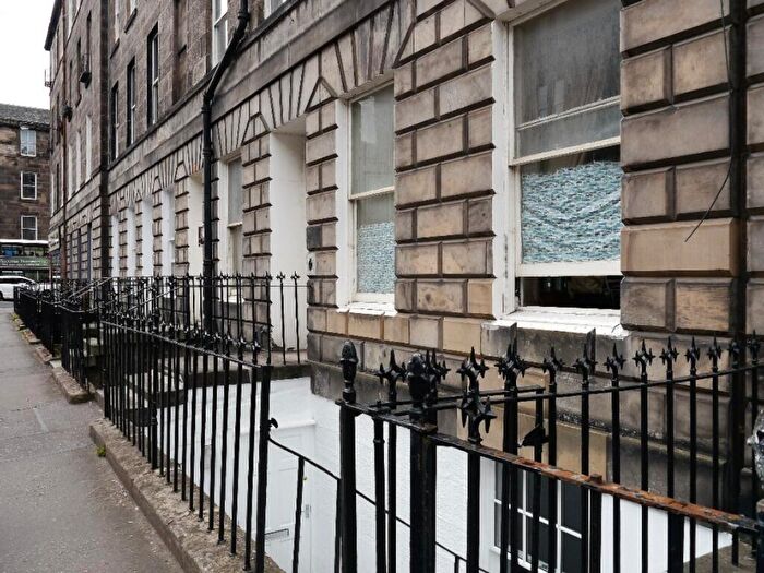 2 Bedroom Flat To Rent In Montague Street, Newington, Edinburgh, EH8