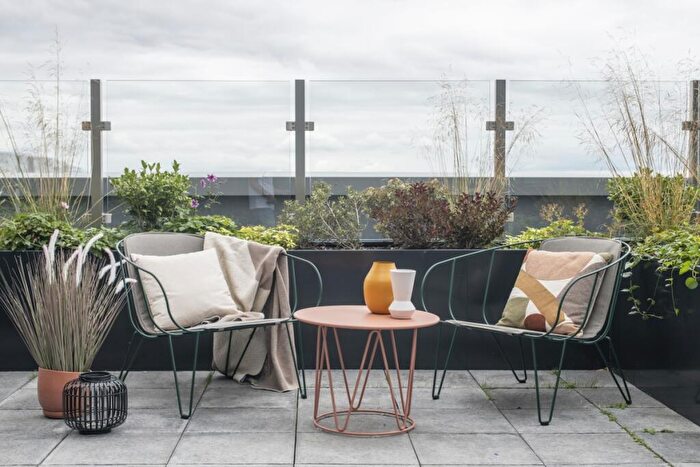 2 Bedroom Flat To Rent In Thames Quarter, Reading, RG1