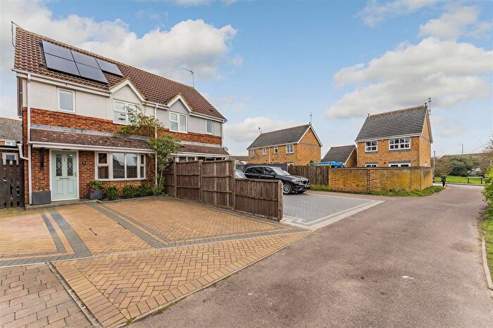 3 Bedroom Semi Detached House For Sale In St. Vincents Avenue, Kettering, NN15