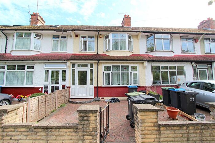 3 Bedroom Terraced House For Sale In Wandle Side, Croydon, CR0