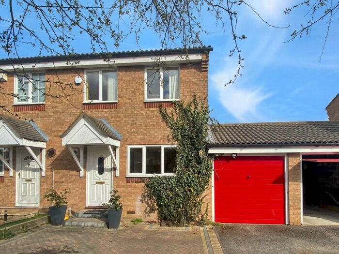 3 Bedroom Semi-Detached House To Rent In Medbury Road, Gravesend, Kent, DA12