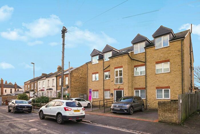 1 Bedroom Flat For Sale In Bensham Grove, Thornton Heath, CR7