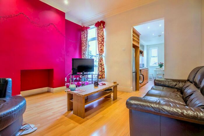 5 Bedroom Terraced House To Rent In Thurlow Road, Leicester, LE2