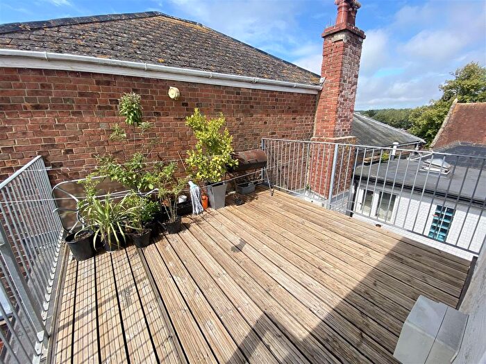 2 Bedroom Flat To Rent In Lugley Street, Newport, PO30