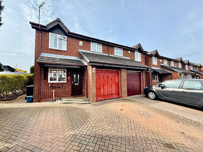 3 Bedroom Semi Detached House For Sale In Tameton Close, Wigmore, Luton, Bedfordshire, LU2