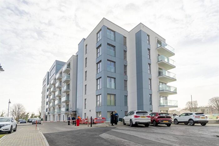 1 Bedroom Apartment To Rent In Mount Wise Crescent, Plymouth, PL1