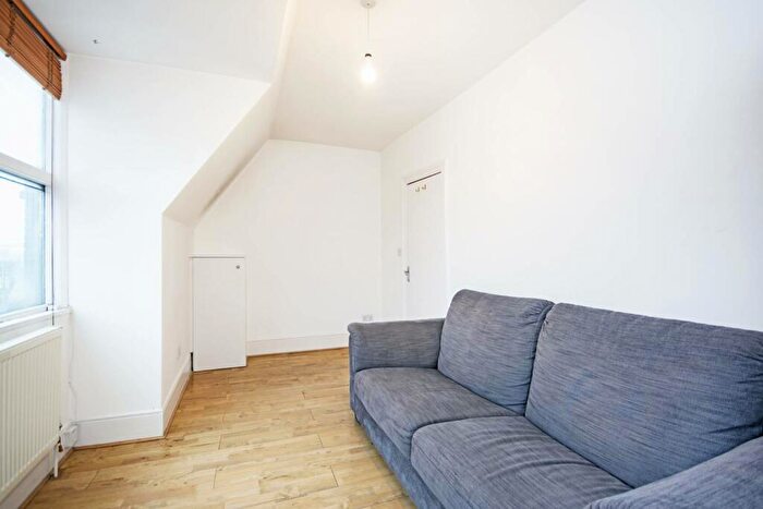 1 Bedroom Flat To Rent In Mare Street, , Hackney, London, E8