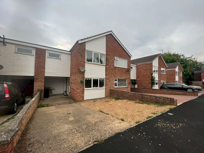 3 Bedroom House To Rent In Airedale Road, Stamford, PE9