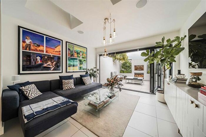 3 Bedroom Terraced House For Sale In Redmans Road, Whitechapel, E1