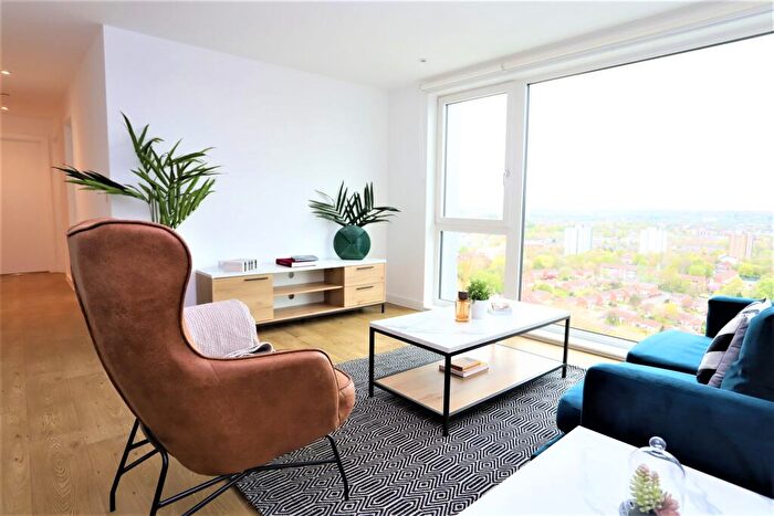 3 Bedroom Apartment To Rent In The Filaments, Salford Salford, M3