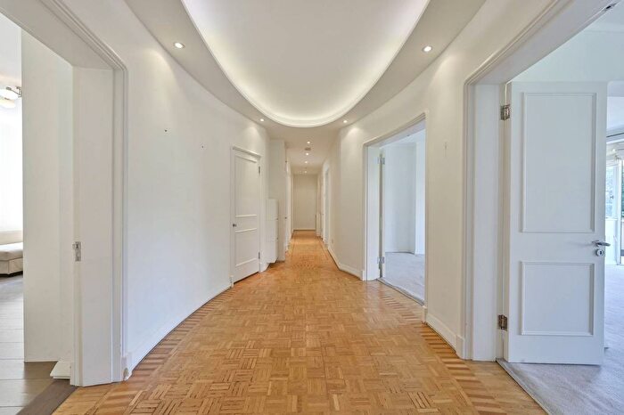 3 Bedroom Flat To Rent In Heath Rise, Putney, London, SW15