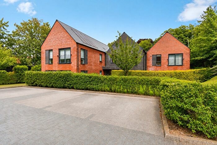 2 Bedroom Apartment For Sale In Fairlinch Close, Winchester, SO22