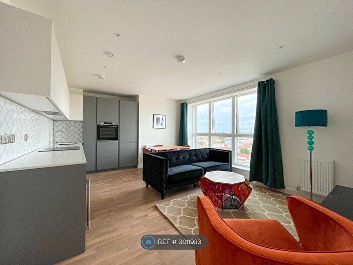 2 Bedroom Flat To Rent In Edwin House, Southall, UB1