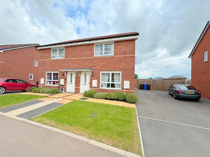 3 Bedroom Semi Detached House For Sale In Buxton Road, Uttoxeter, ST14