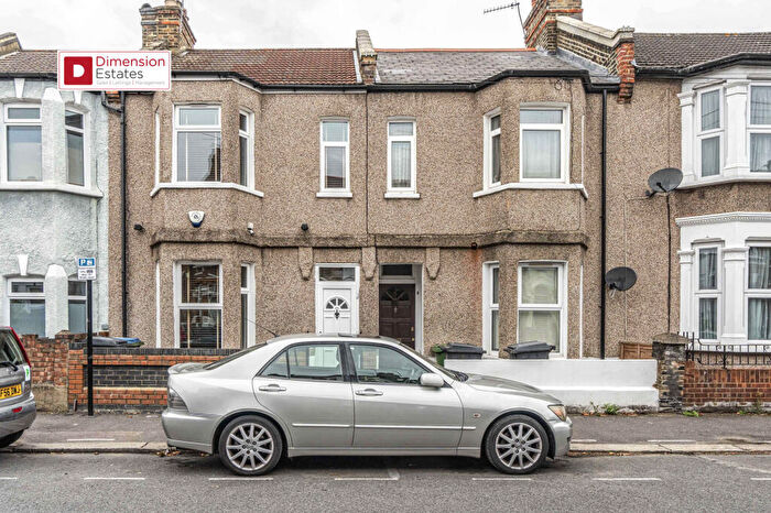 4 Bedroom Terraced House To Rent In Montague Road, Leytonstone, London, E11