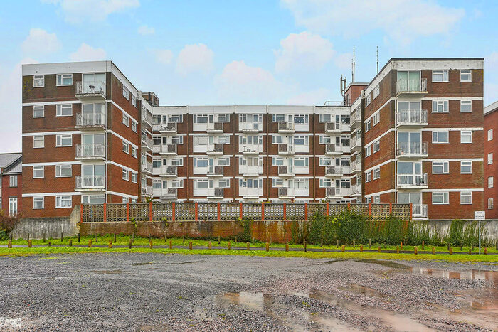 2 Bedroom Flat To Rent In Anne's Court, Sea Front, PO11