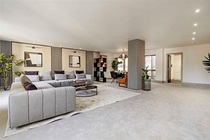 3 Bedroom Flat To Rent In Harrowby Street, London, W1H