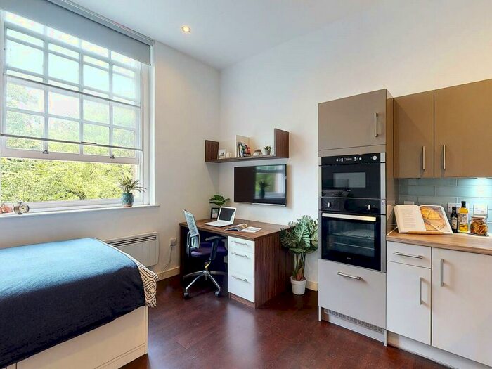 Apartment To Rent In Apt, Park Square Residence #, LS1