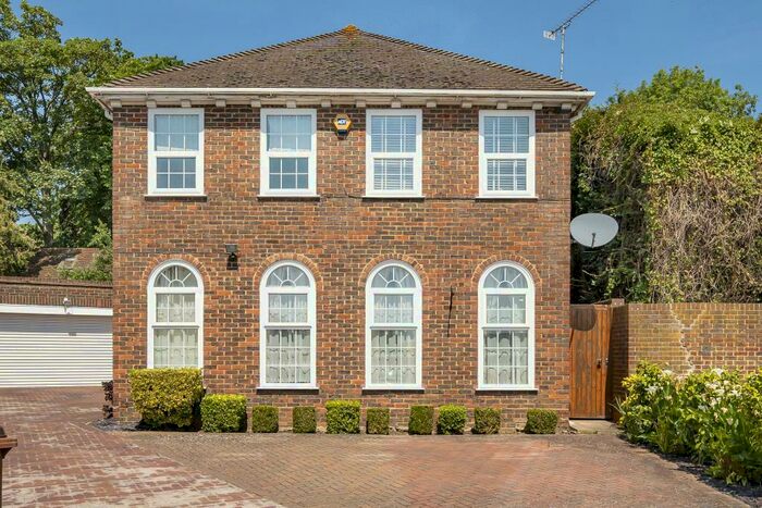 5 Bedroom Detached House To Rent In College Close, Harrow, HA3