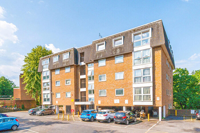 2 Bedroom Flat To Rent In Beaulah Hill, Upper Norwood, London, SE19