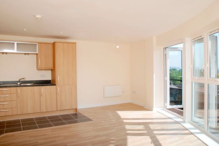 2 Bedroom Flat To Rent In Lanadron Close, Isleworth, TW7