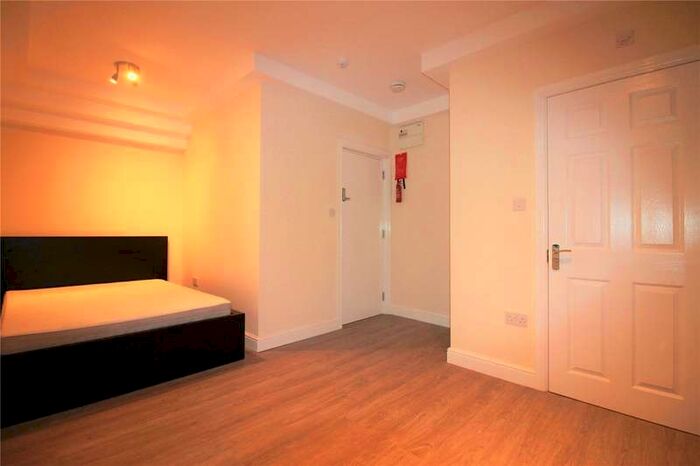1 Bedroom Studio Flat To Rent In Costons Lane, Greenford UB6