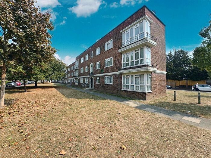 2 Bedroom Flat For Sale In Longbridge Road, Barking, IG11