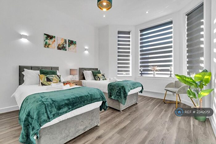 3 Bedroom Flat To Rent In Mount Road, London, NW4