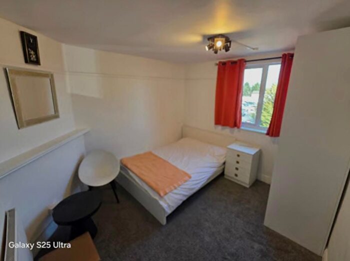 4 Bedroom Flat To Rent In Field End Road, Pinner, London, HA5