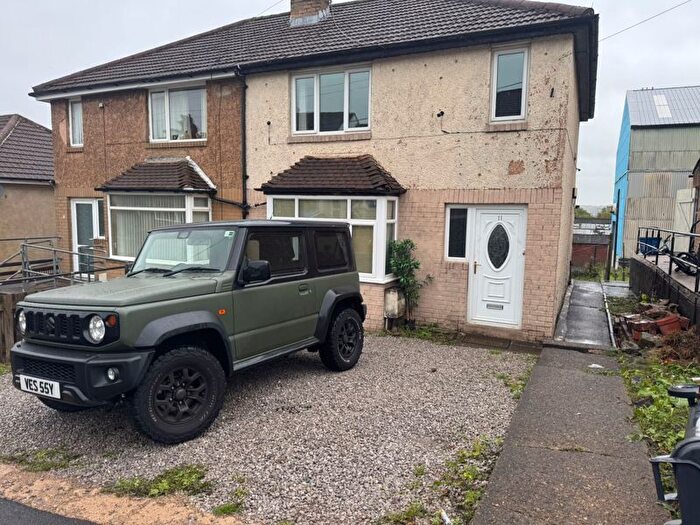 3 Bedroom Semi-Detached House To Rent In Yew Green Avenue, Huddersfield, HD4