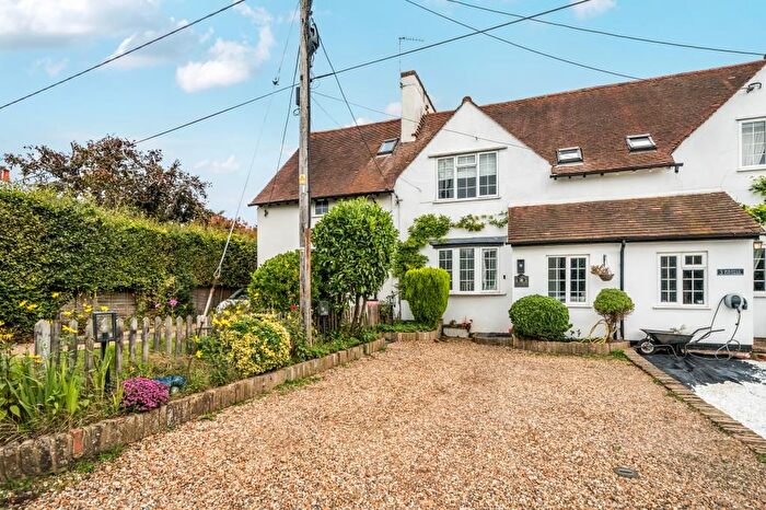 3 Bedroom Terraced House For Sale In Chalfont St Peter, Buckinghamshire, SL9