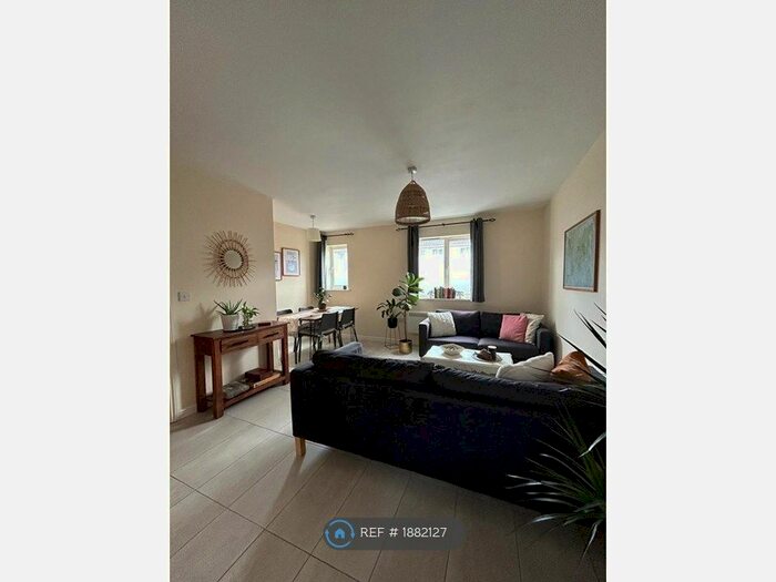 2 Bedroom Flat To Rent In Manchester Court, London, E16