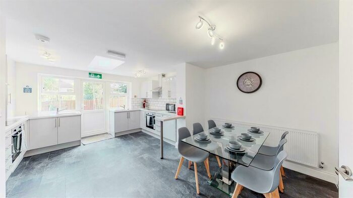 1 Bedroom Private Hall To Rent In Chamberlayne Avenue, Wembley, Middlesex, HA9