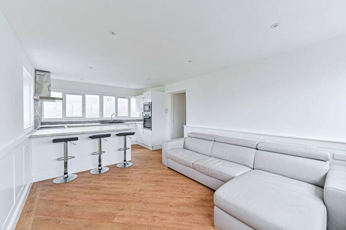 1 Bedroom Flat For Sale In Caernarvon Close, Mitcham, CR4