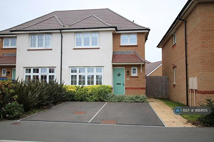 4 Bedroom Semi-Detached House To Rent In Great Clover Leaze, Bristol, BS16