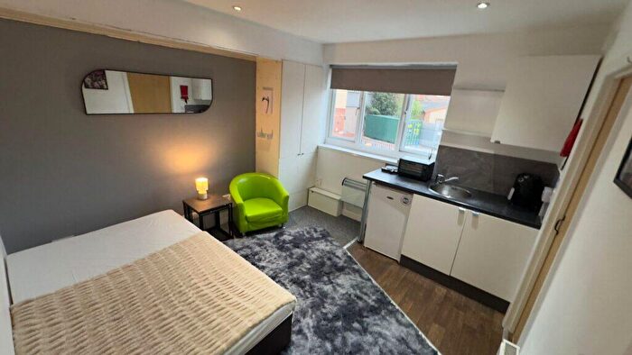 Studio To Rent In Flat, Irwin Approach, Halton, LS15