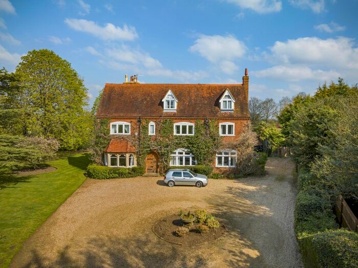 5 Bedroom Country House To Rent In Vicarage Lane, Send, Woking, GU23