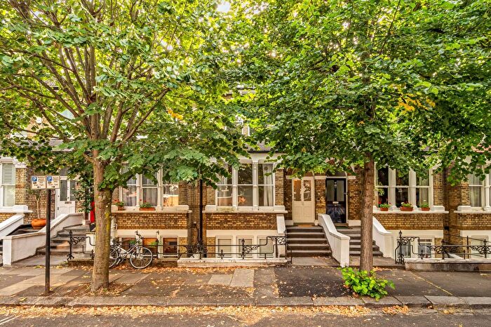 1 Bedroom Flat To Rent In Linden Gardens, Turnham Green, W4