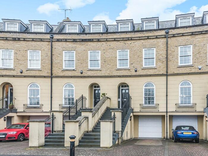 4 Bedroom House To Rent In Cadugan Place, Reading, Berkshire, RG1