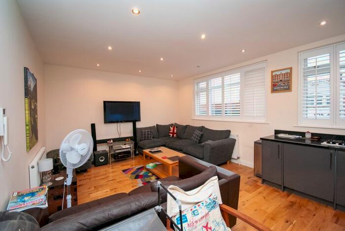 2 Bedroom Flat To Rent In London Road, Leigh-On-Sea, SS9